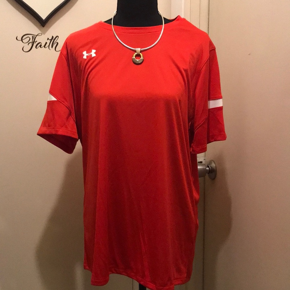 E) Under Armour Ladies Red Athletic T-Shirt.  XL. Pet Free